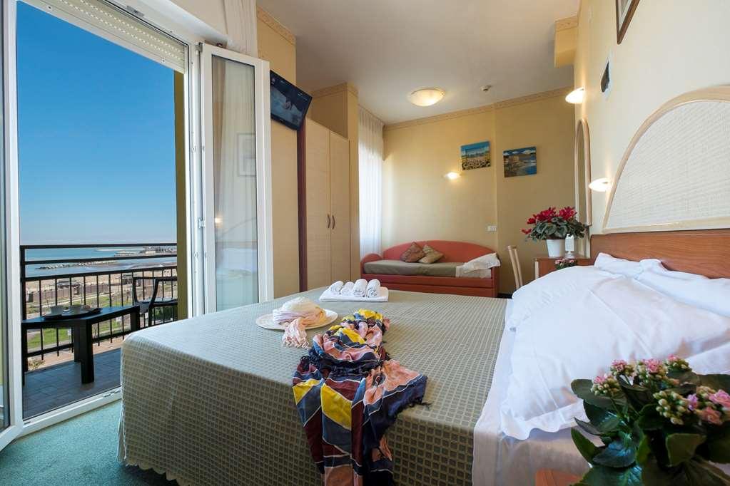 Hotel Crosal Rímini Habitación foto